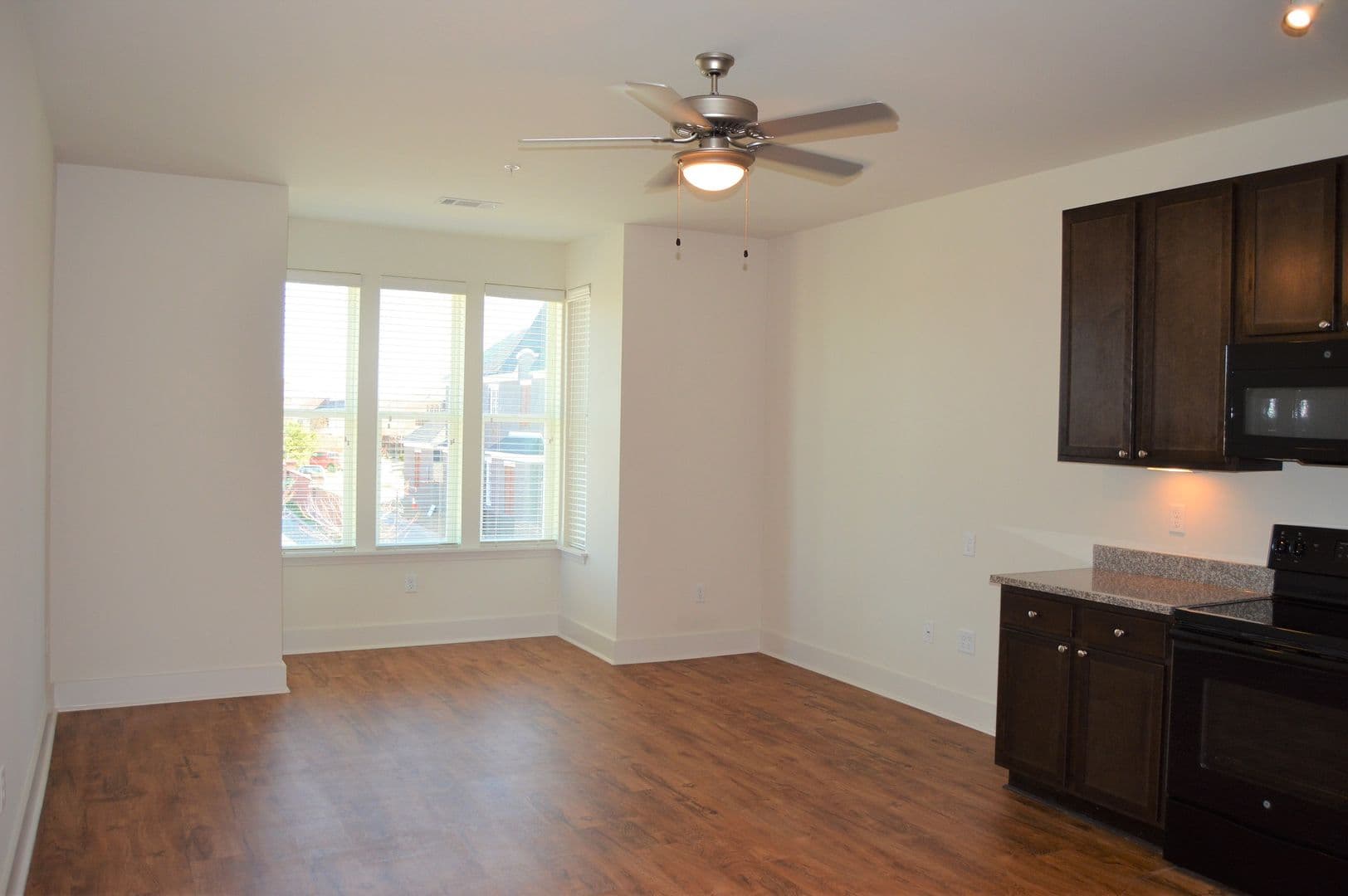 Memphis Apartment: 9 East Carolina Avenue