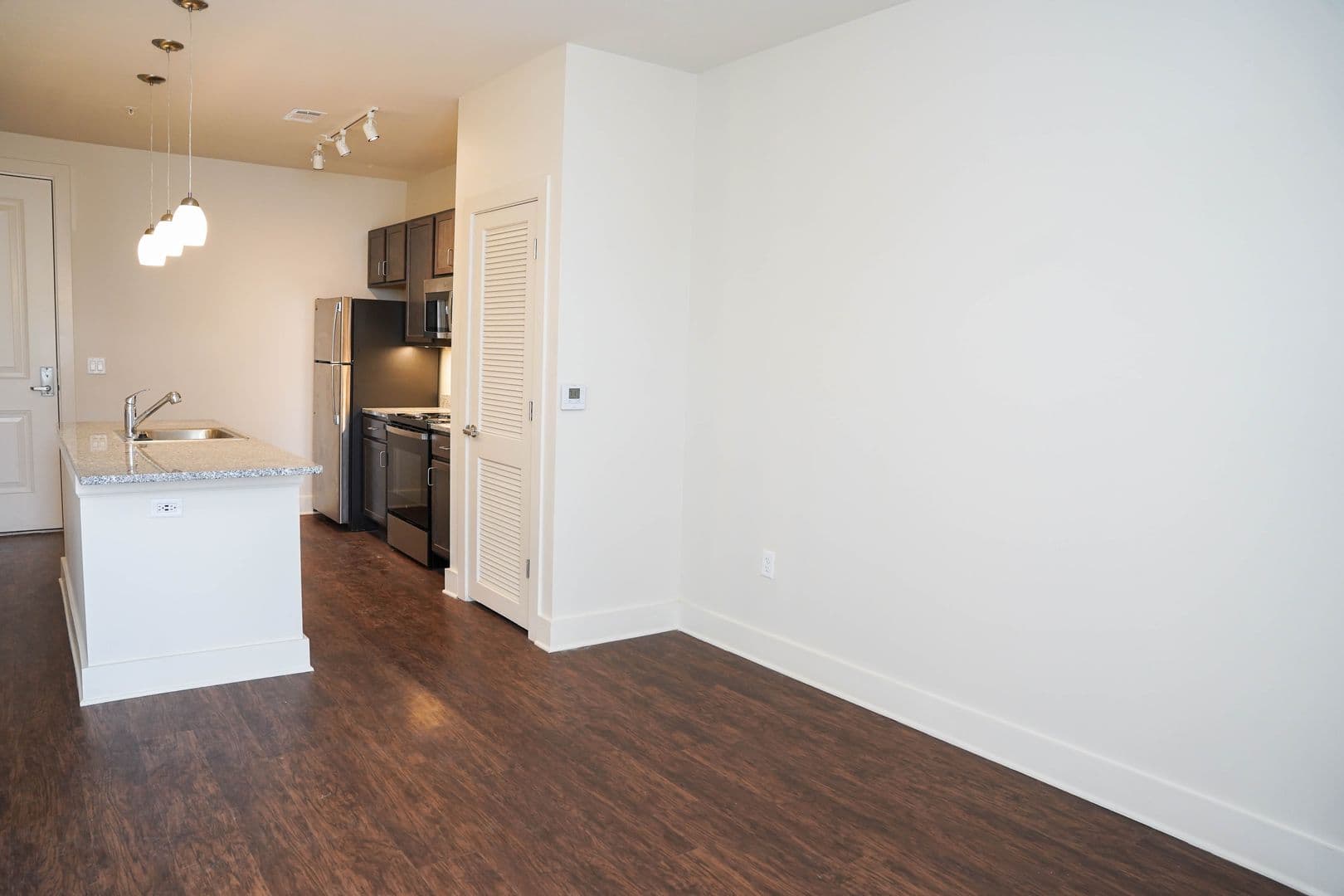 Memphis Apartment: 694 Madison Avenue