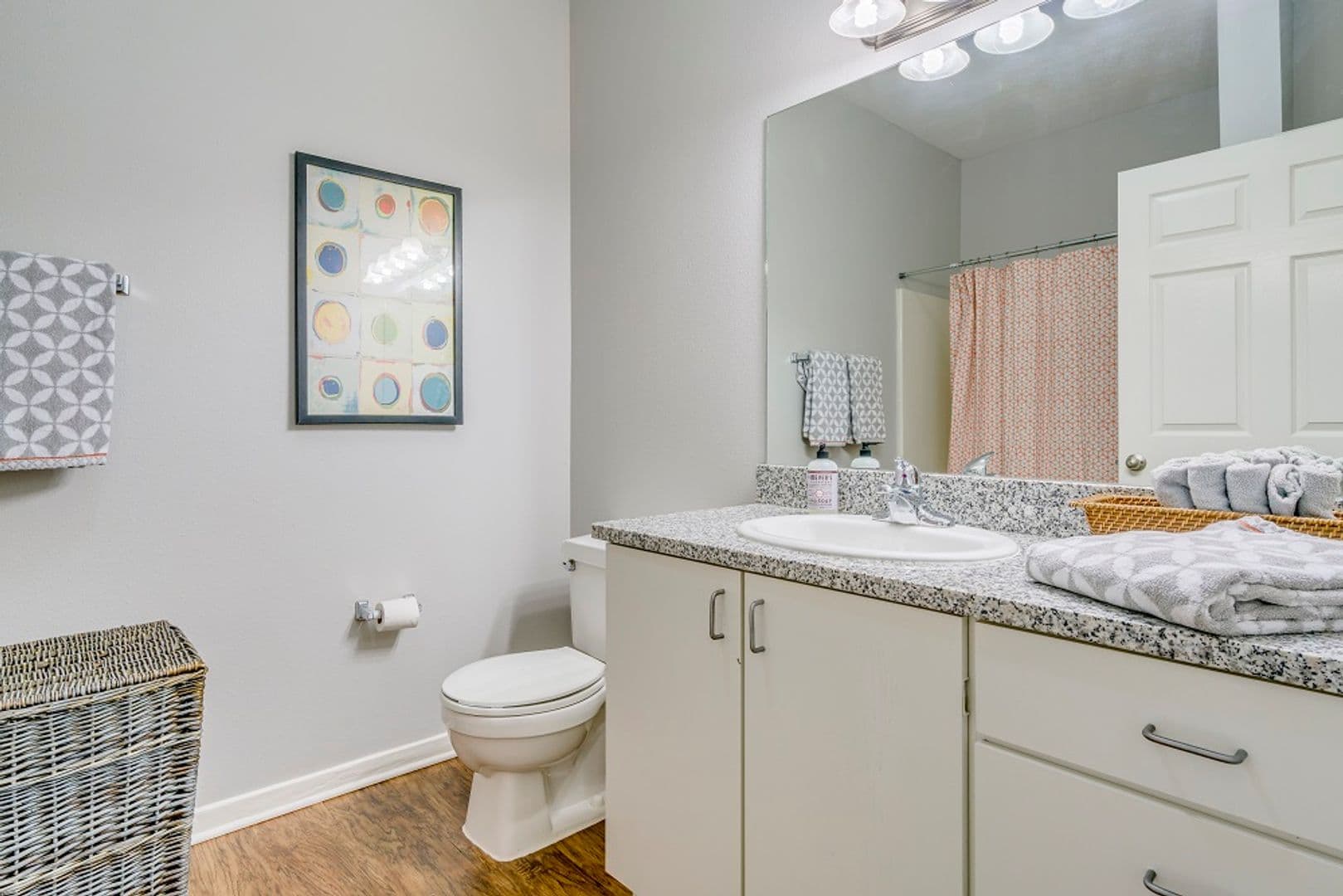 Memphis Apartment: 4 Riverview Drive West