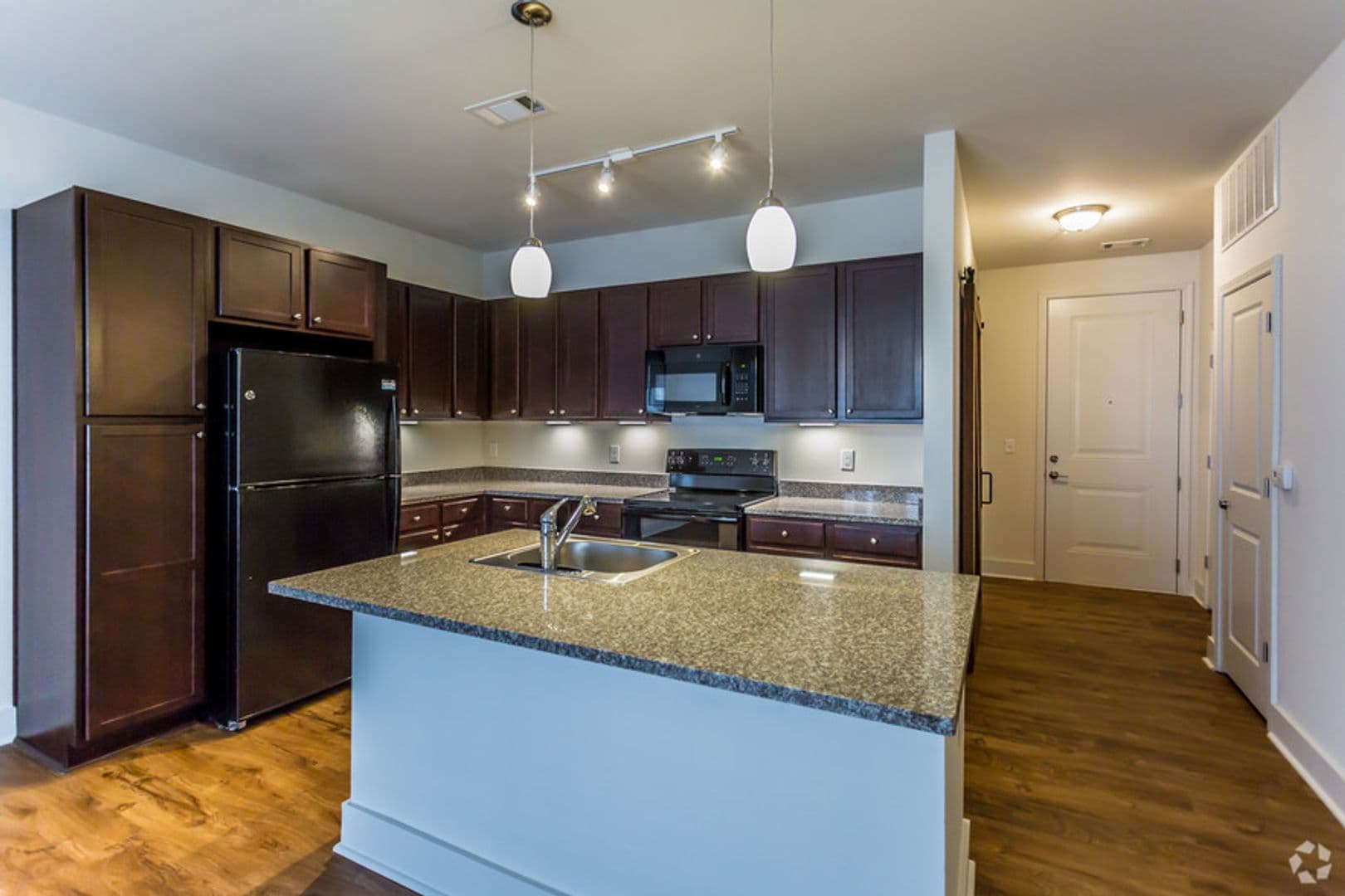 Memphis Apartment: 9 East Carolina Avenue
