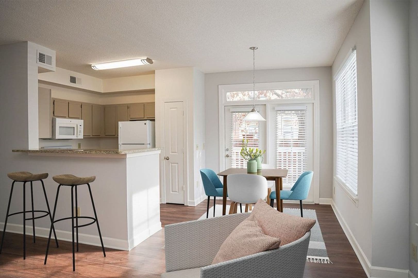 Memphis Apartment: 4 Riverview Drive West