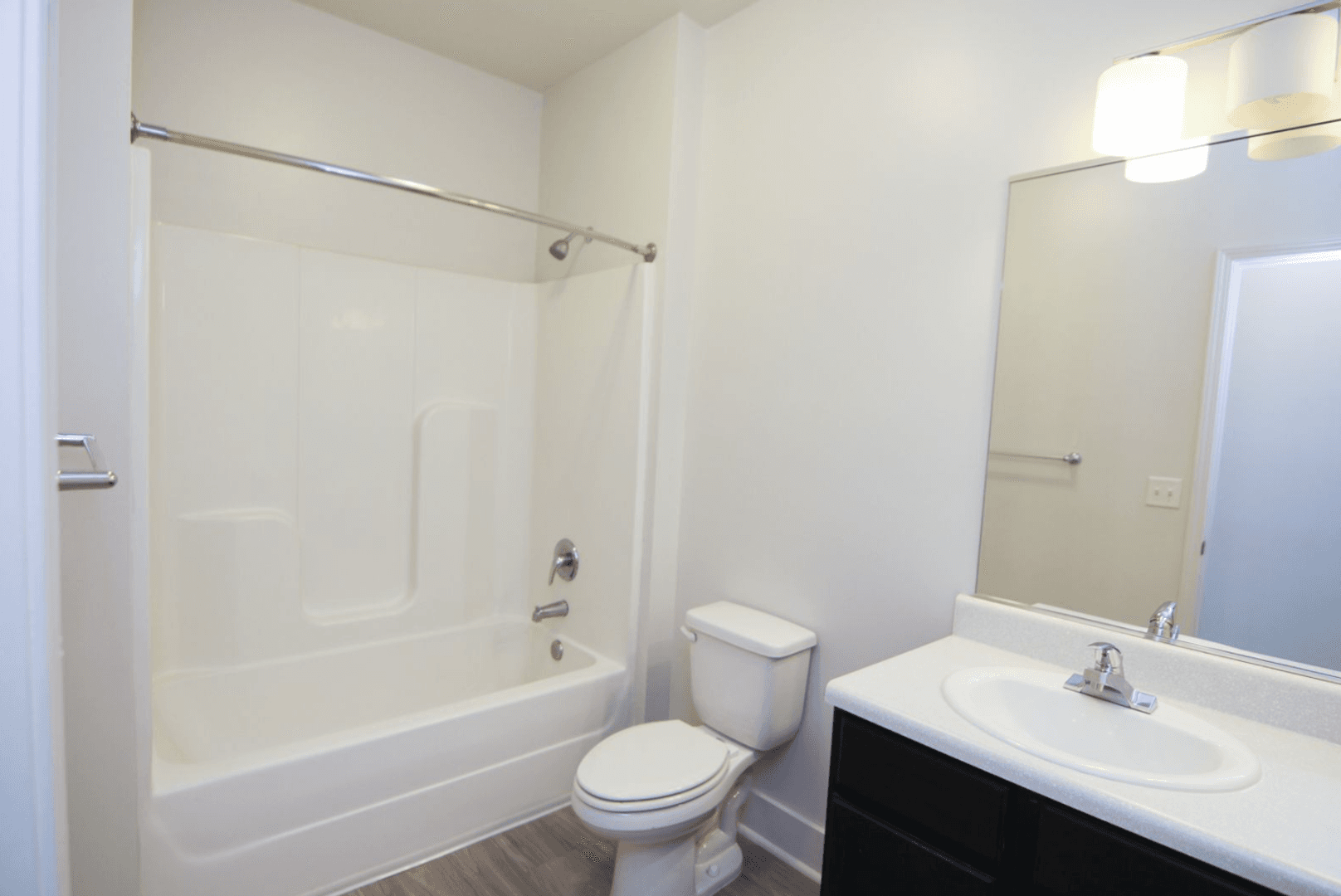 Memphis Apartment: 9 East Carolina Avenue