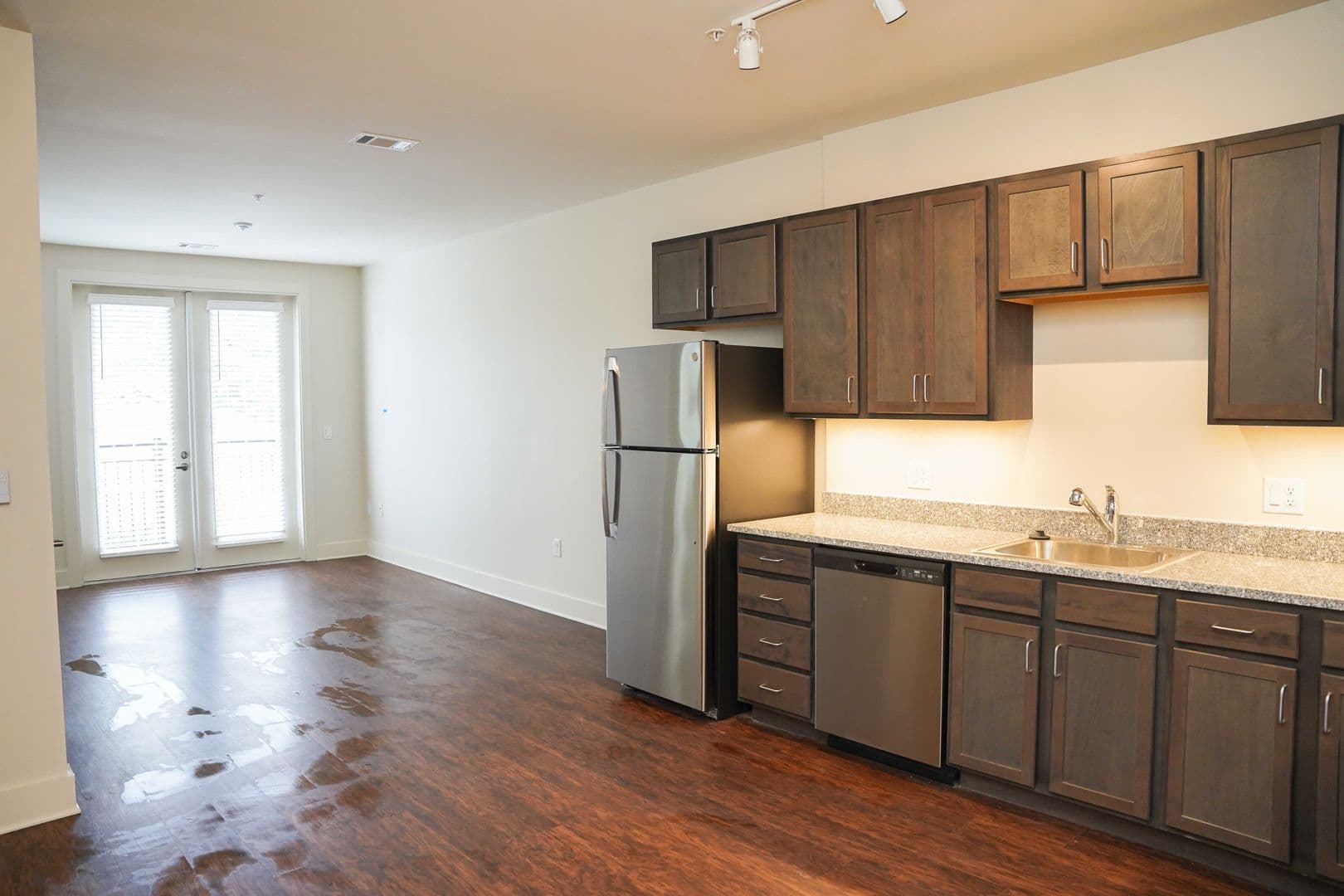 Memphis Apartment: 694 Madison Avenue