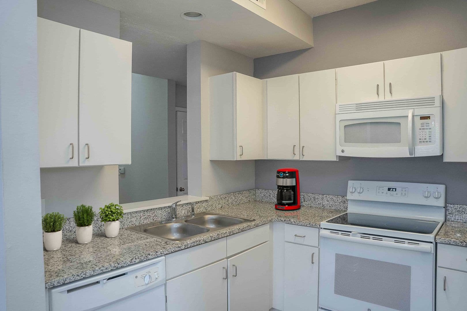 Memphis Apartment: 4 Riverview Drive West