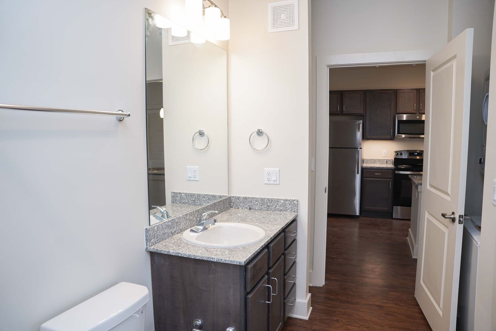 Memphis Apartment: 694 Madison Avenue