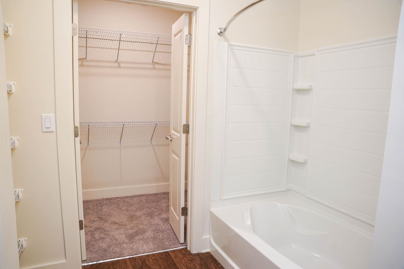 Memphis Apartment: 694 Madison Avenue