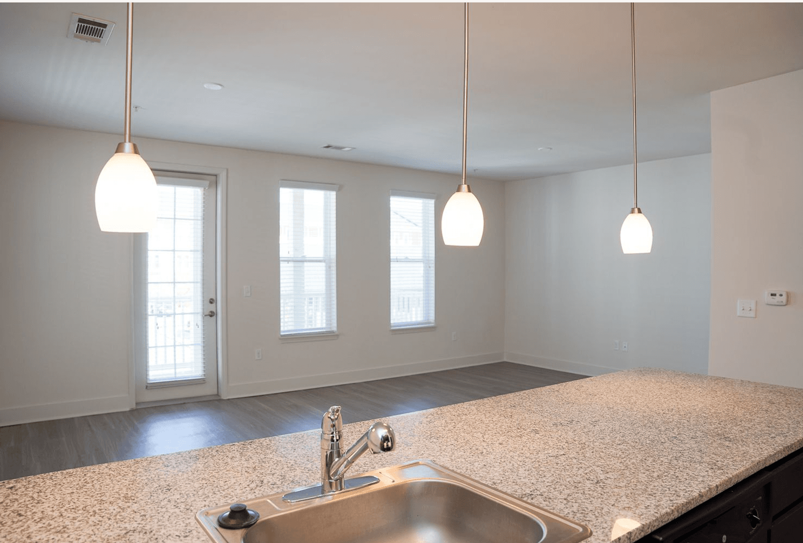 Memphis Apartment: 9 East Carolina Avenue