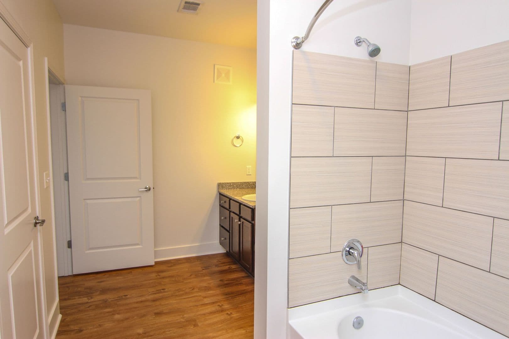 Memphis Apartment: 9 East Carolina Avenue