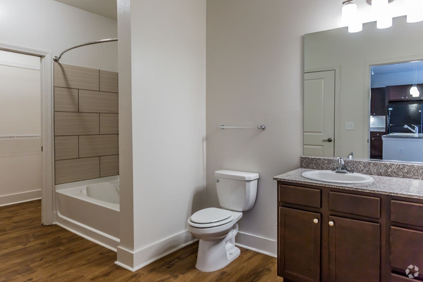 Memphis Apartment: 9 East Carolina Avenue