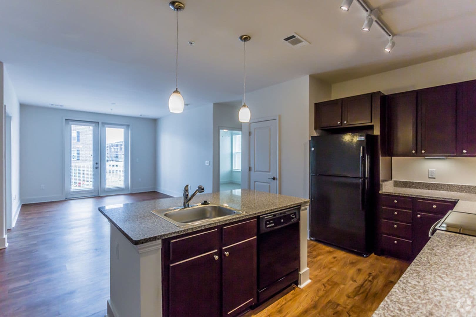 Memphis Apartment: 9 East Carolina Avenue
