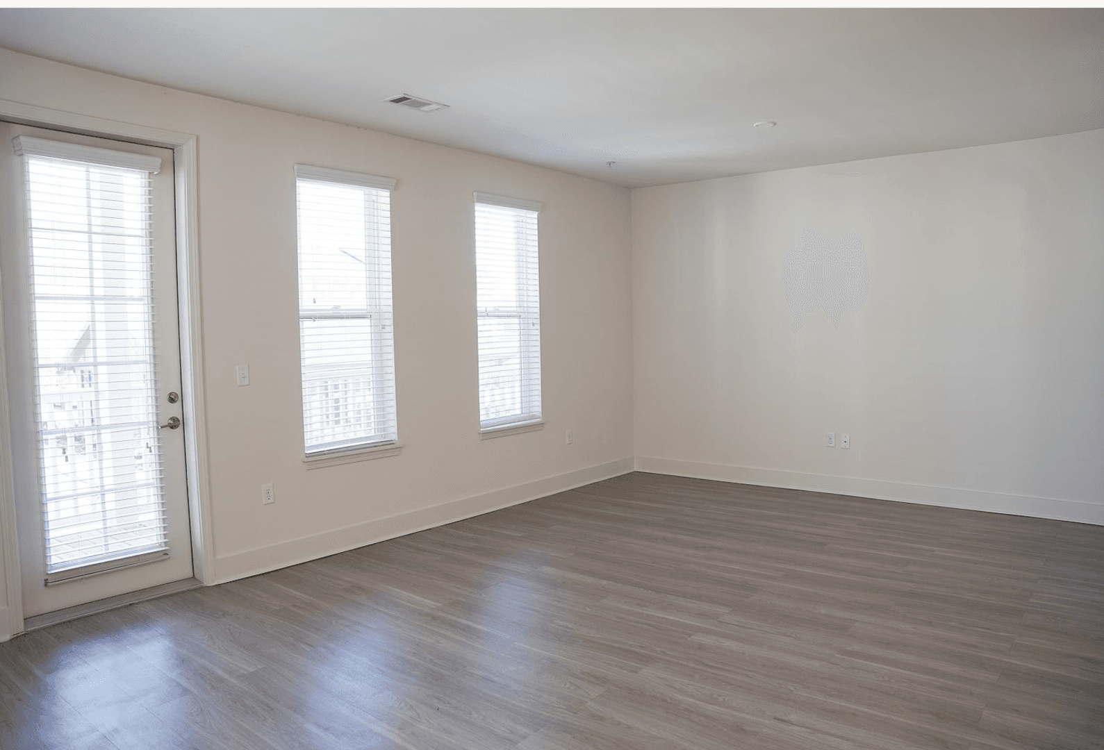 Memphis Apartment: 9 East Carolina Avenue