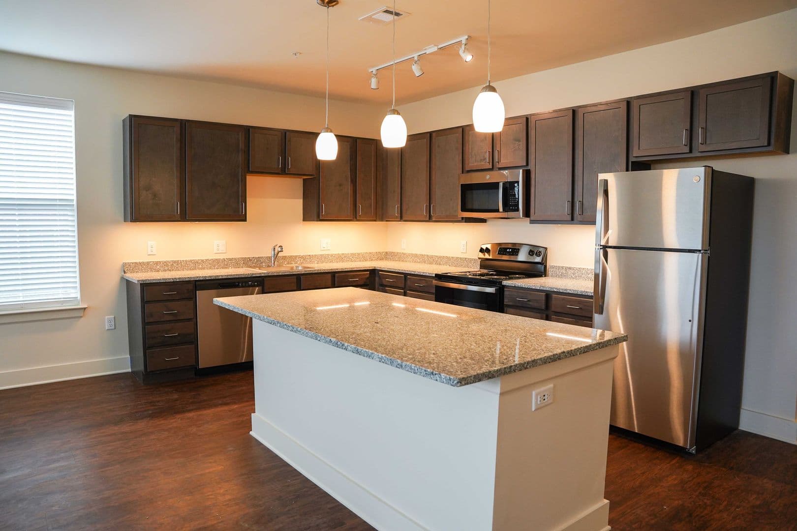 Memphis Apartment: 694 Madison Avenue
