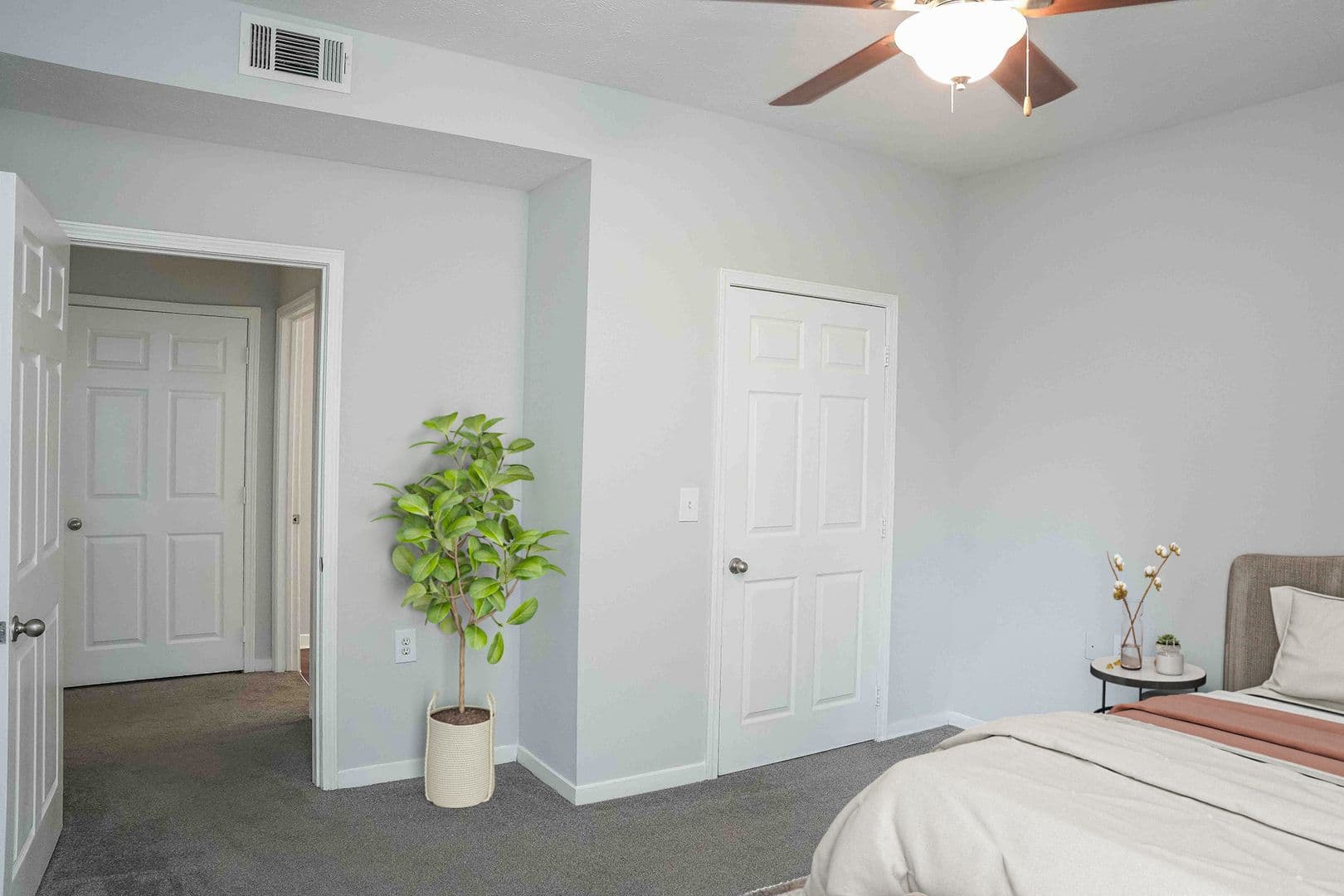 Memphis Apartment: 4 Riverview Drive West