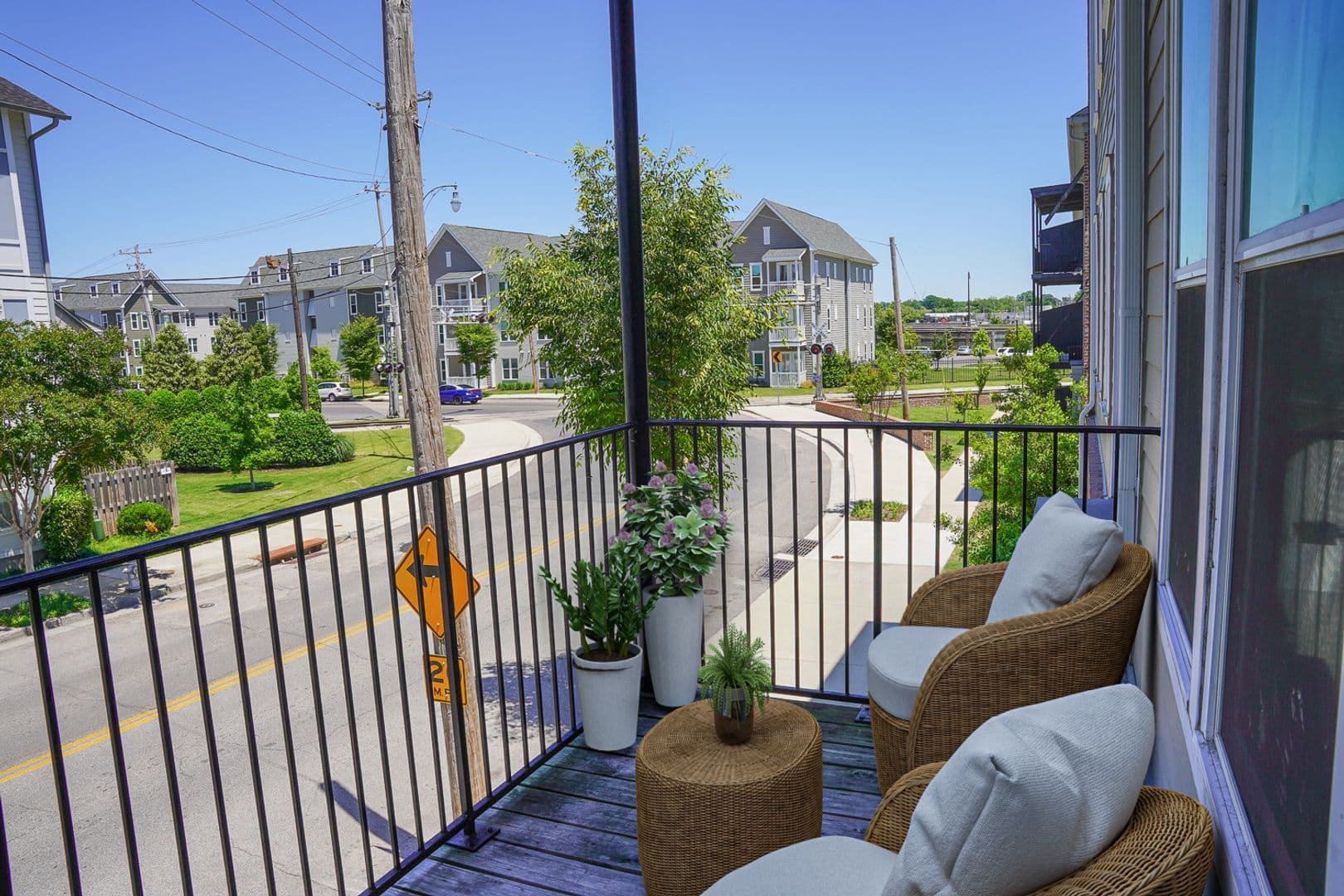 Memphis Apartment: 9 East Carolina Avenue