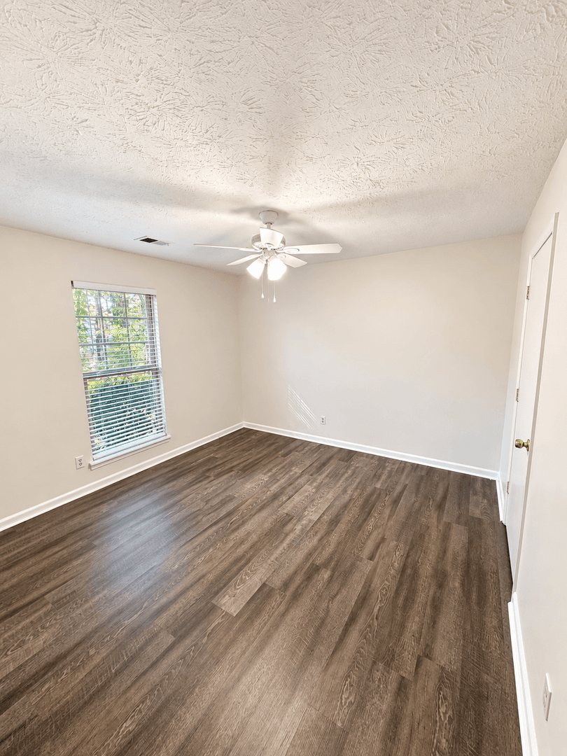 Acworth House: 564 Tate Creek Court NW