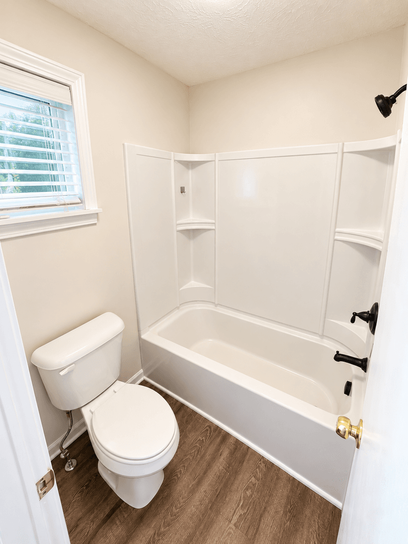 Acworth House: 564 Tate Creek Court NW