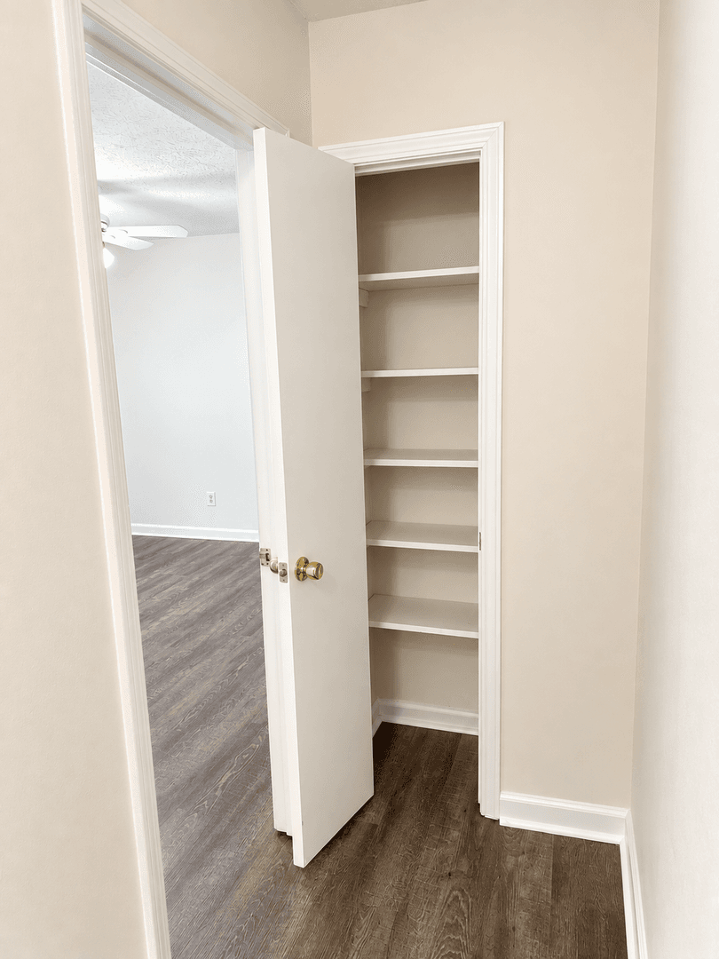 Acworth House: 564 Tate Creek Court NW