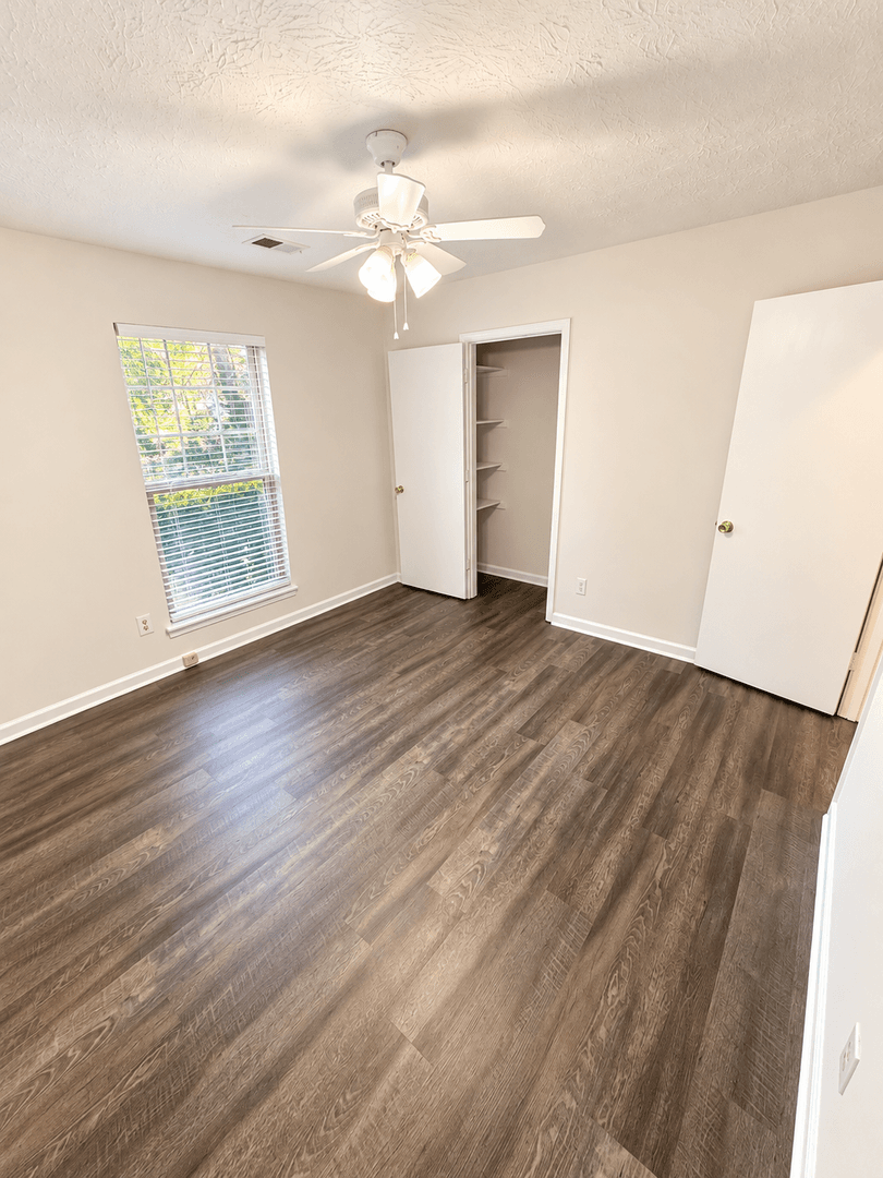 Acworth House: 564 Tate Creek Court NW