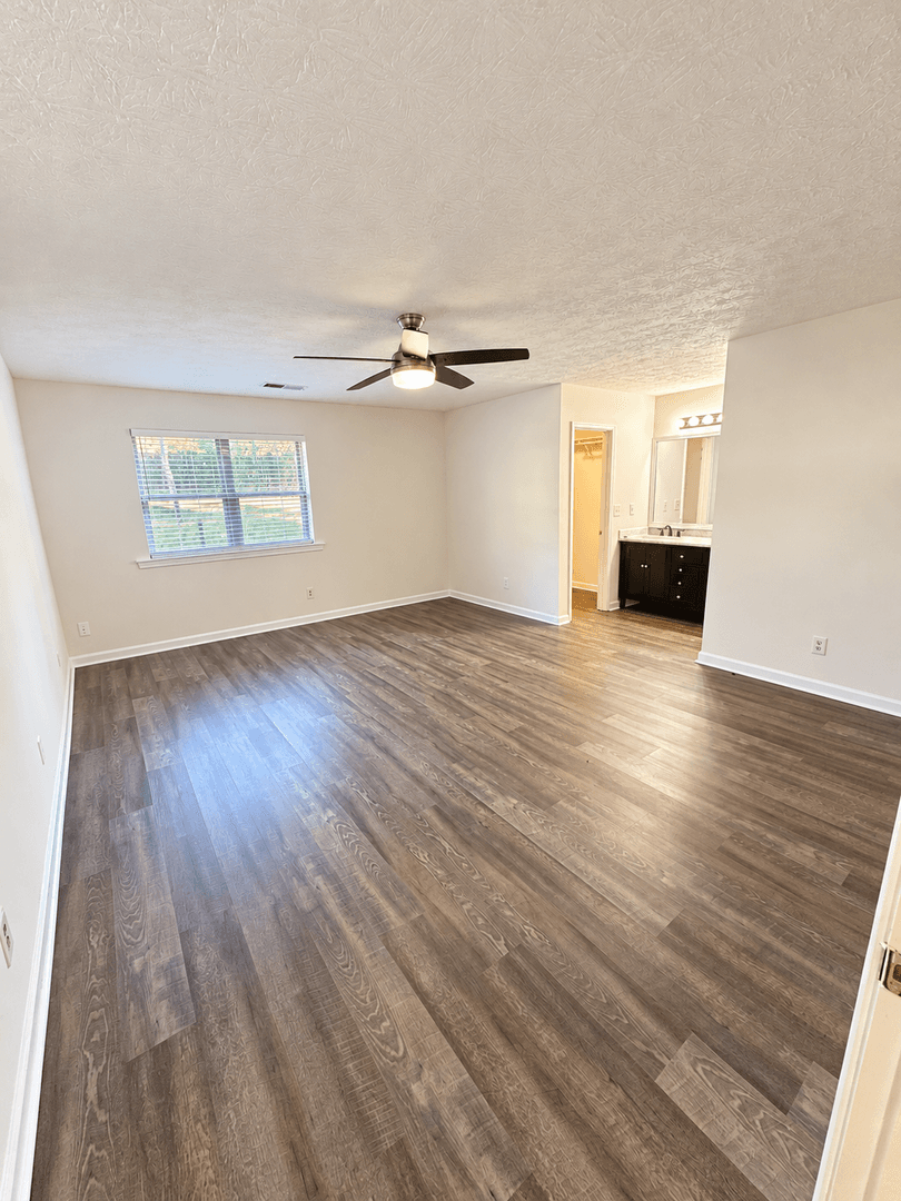 Acworth House: 564 Tate Creek Court NW