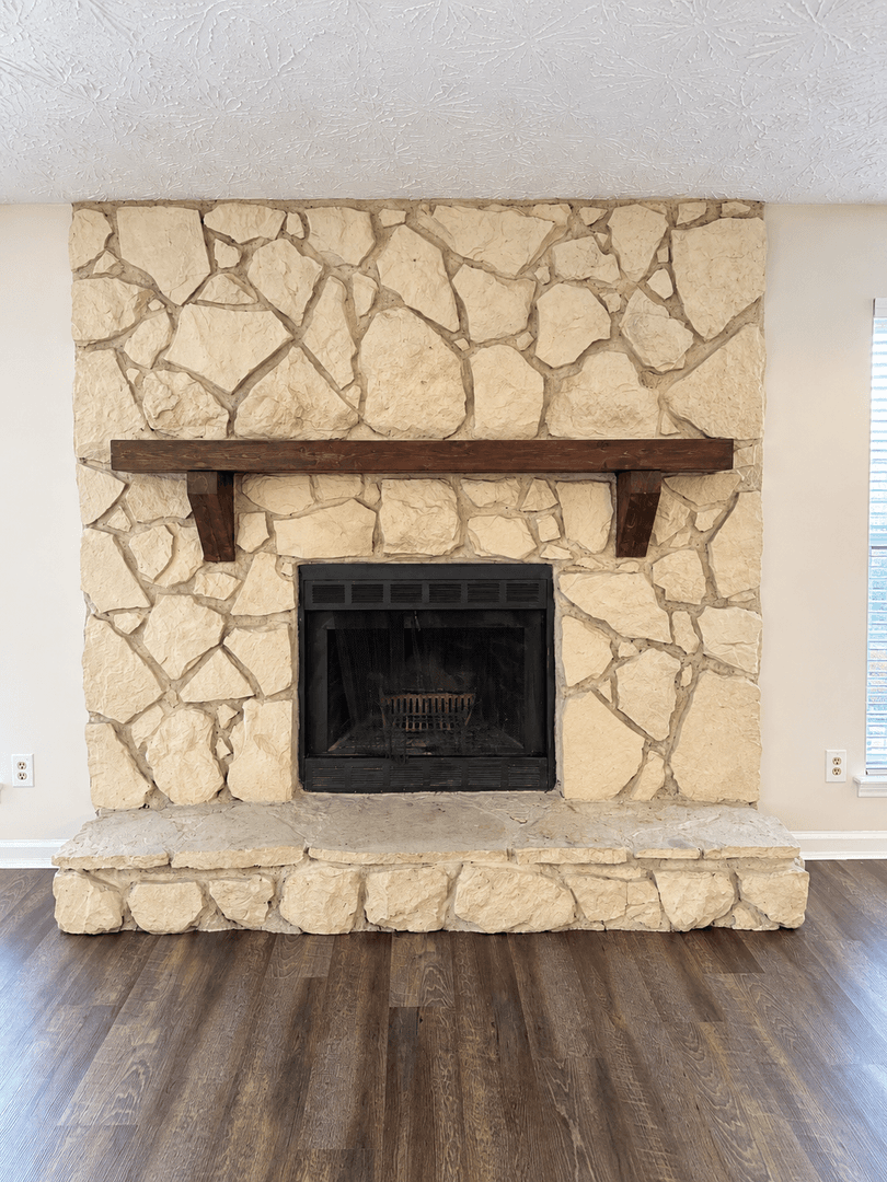 Acworth House: 564 Tate Creek Court NW