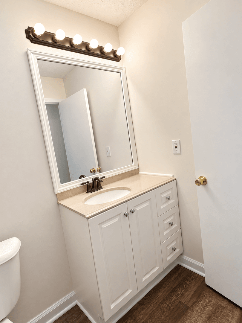 Acworth House: 564 Tate Creek Court NW