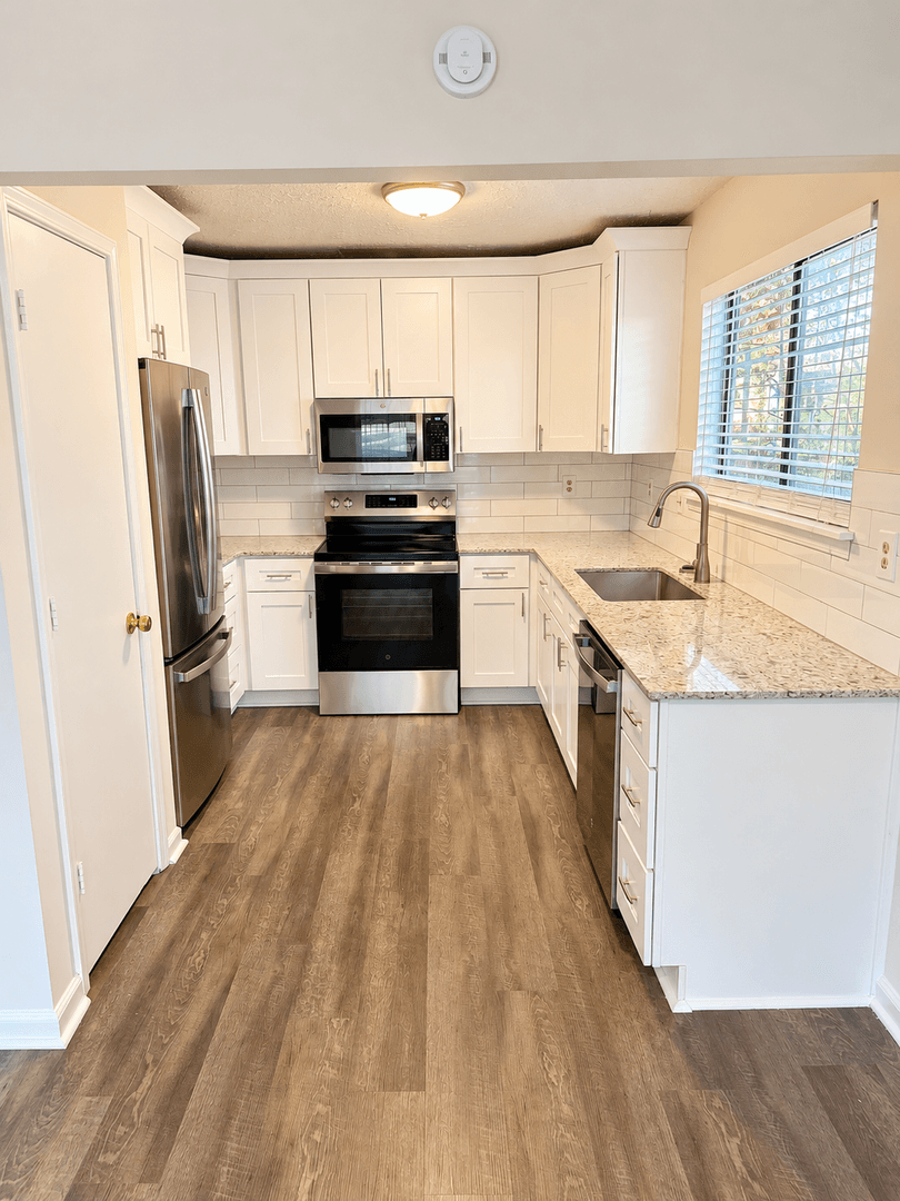 Acworth House: 564 Tate Creek Court NW