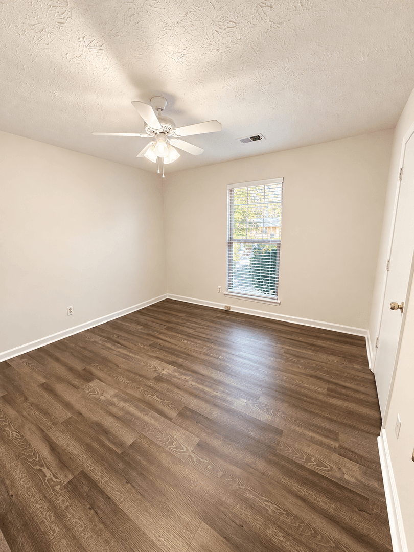 Acworth House: 564 Tate Creek Court NW