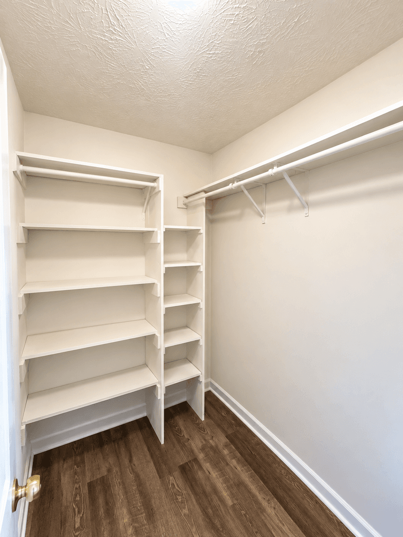 Acworth House: 564 Tate Creek Court NW