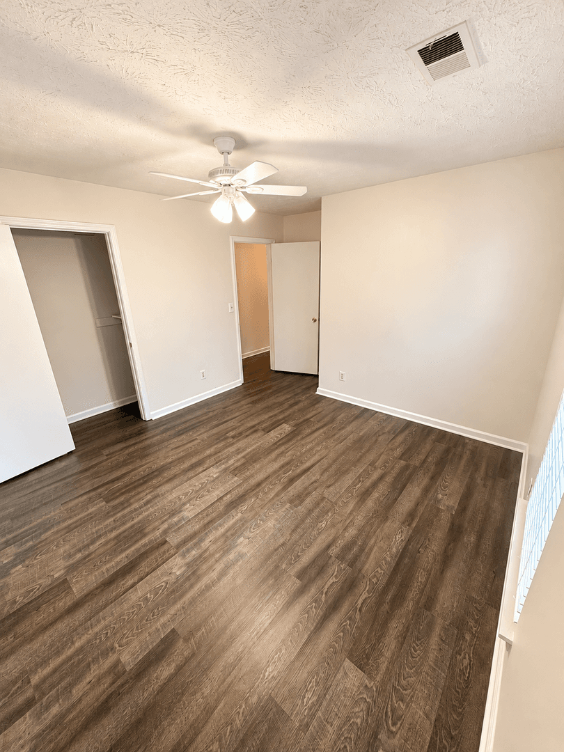 Acworth House: 564 Tate Creek Court NW