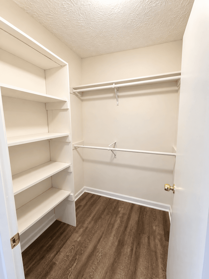 Acworth House: 564 Tate Creek Court NW