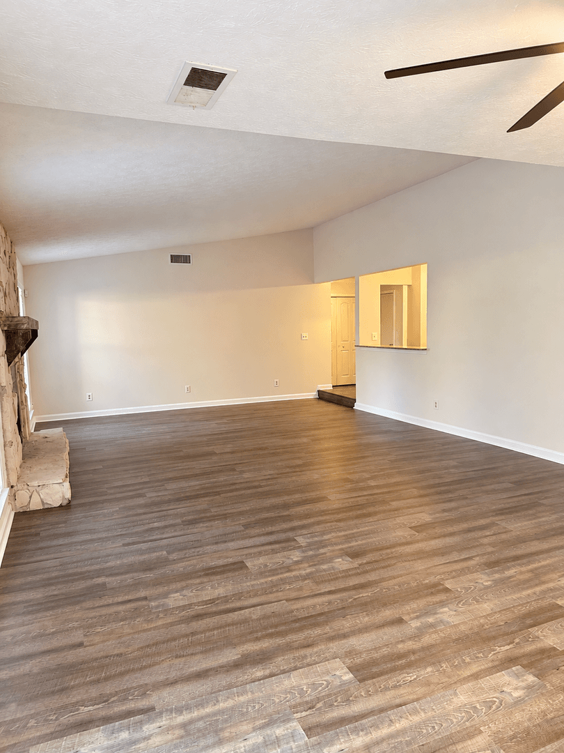Acworth House: 564 Tate Creek Court NW