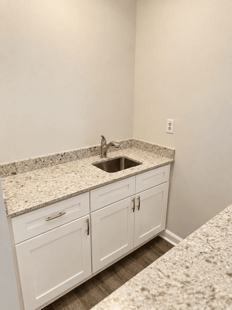 Acworth House: 564 Tate Creek Court NW