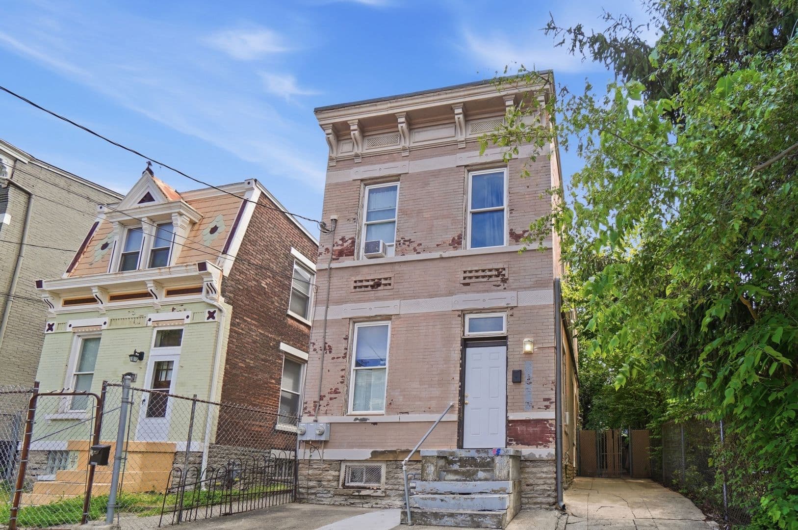 Cincinnati House: 2238 Flora St.