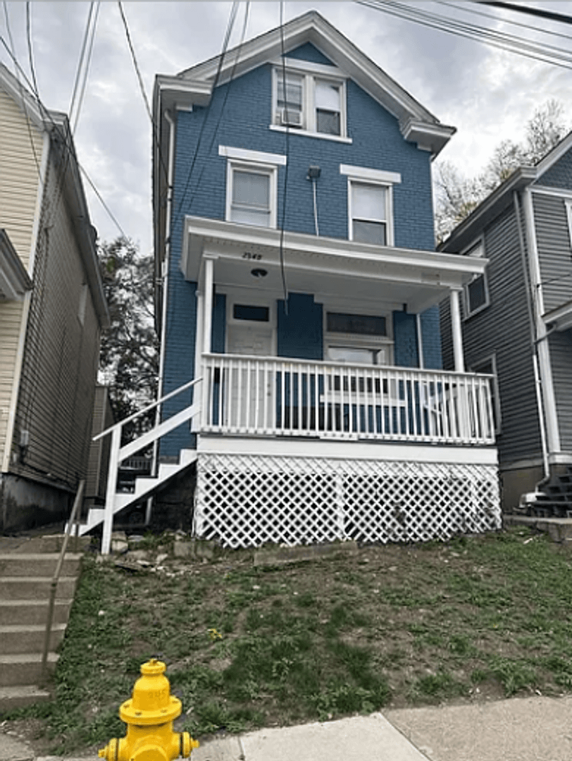 Cincinnati House: 2345 Victor St.