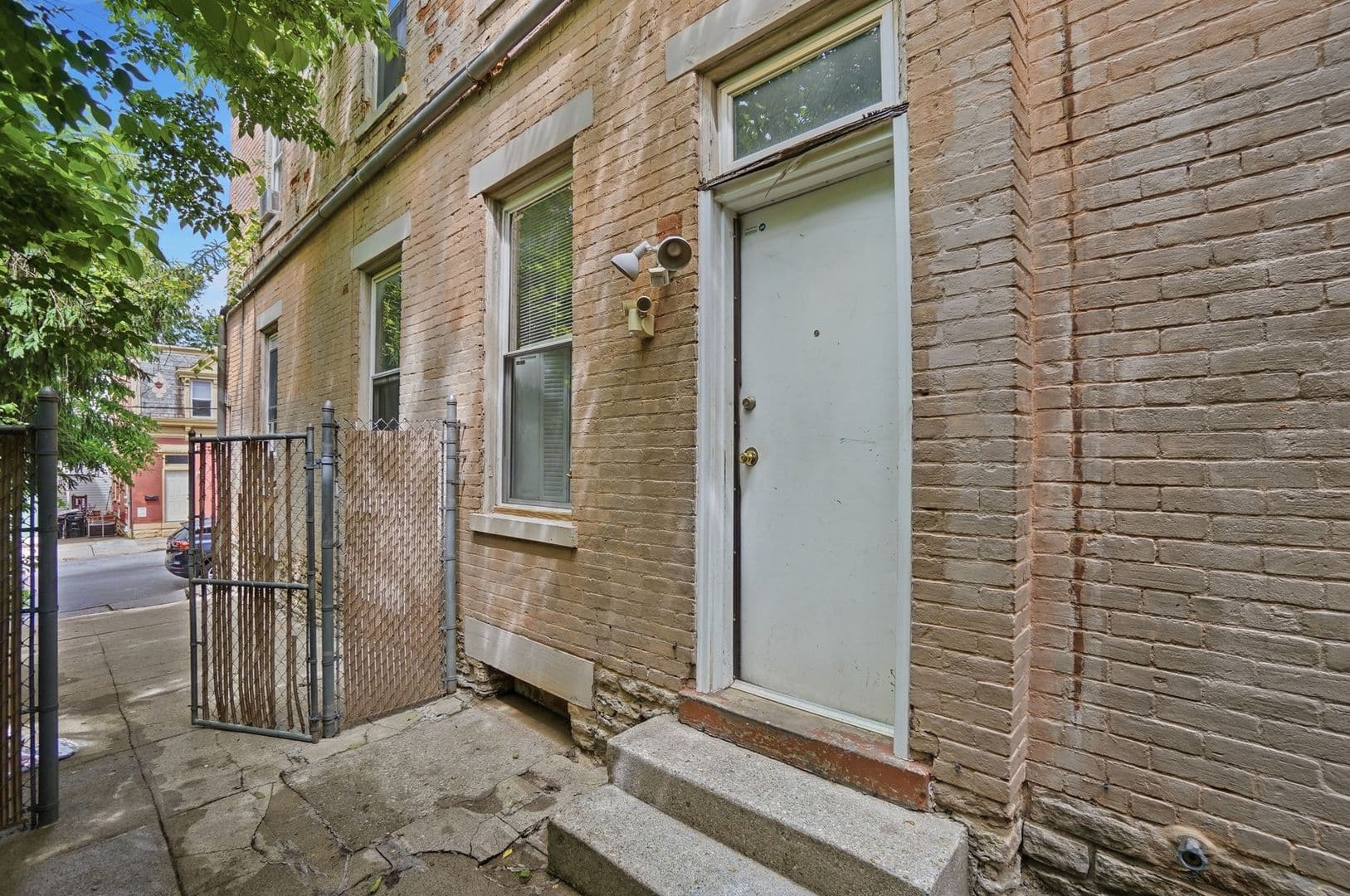 Cincinnati House: 2238 Flora St.