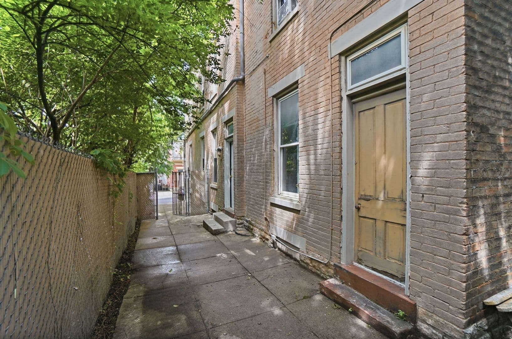 Cincinnati House: 2238 Flora St.