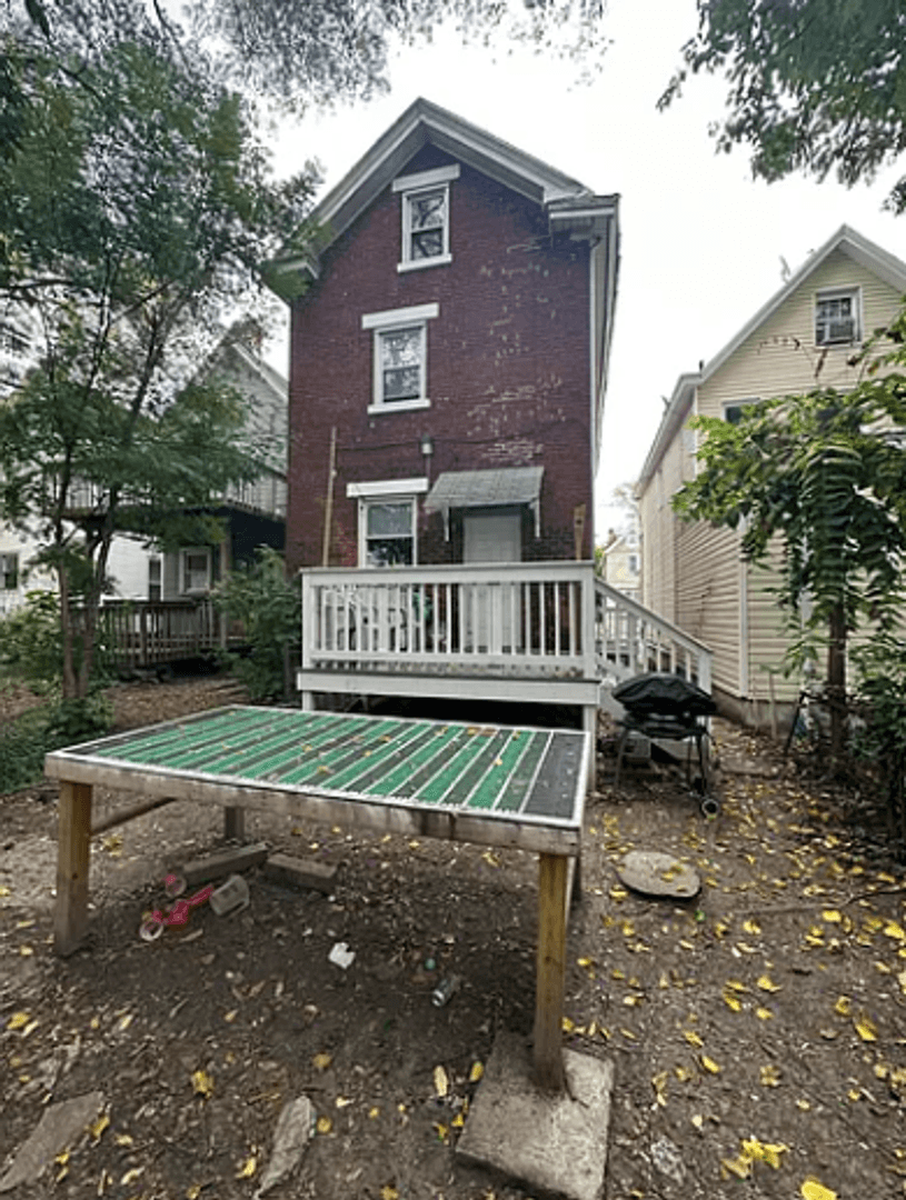 Cincinnati House: 2345 Victor St.