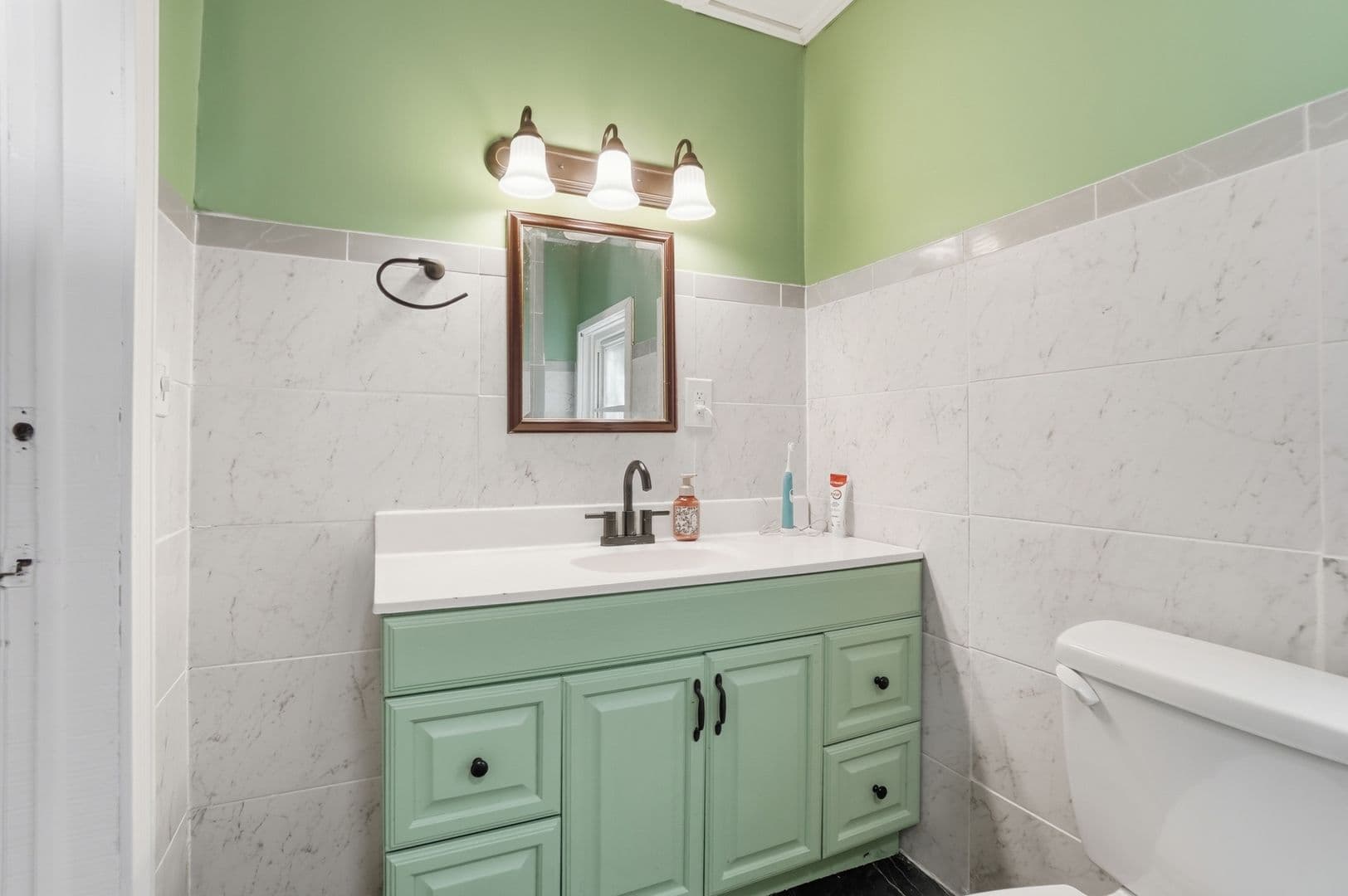 Cincinnati House: 2238 Flora St.
