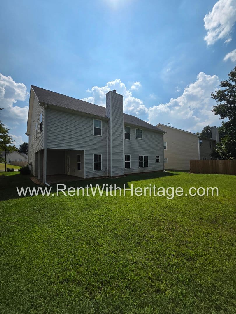 Villa Rica House: 202 Summergate Ln.