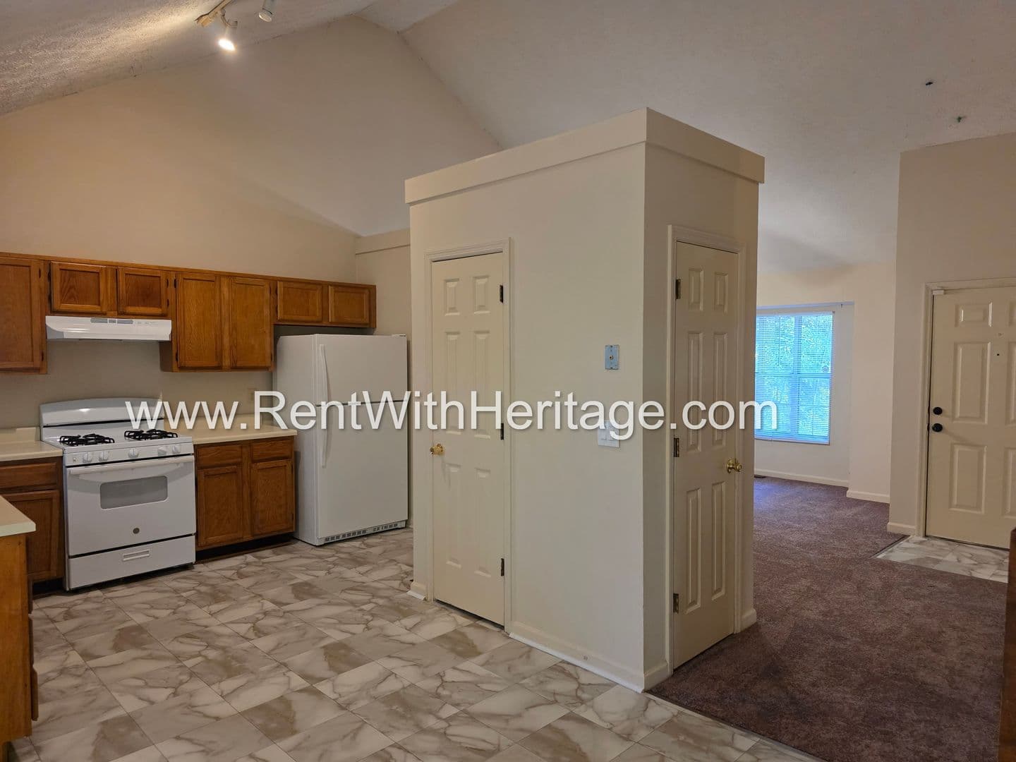 Lithia Springs House: 2120 Windy Oak Ct