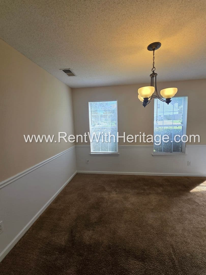Douglasville House: 6535 Manor Creek Dr