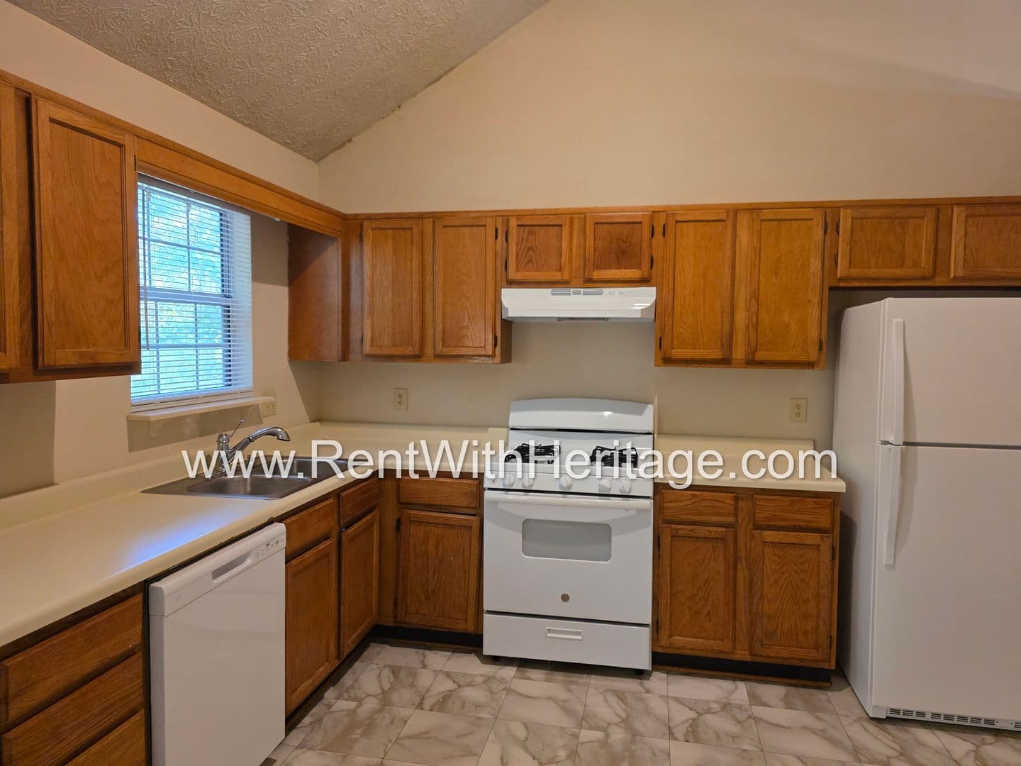 Lithia Springs House: 2120 Windy Oak Ct
