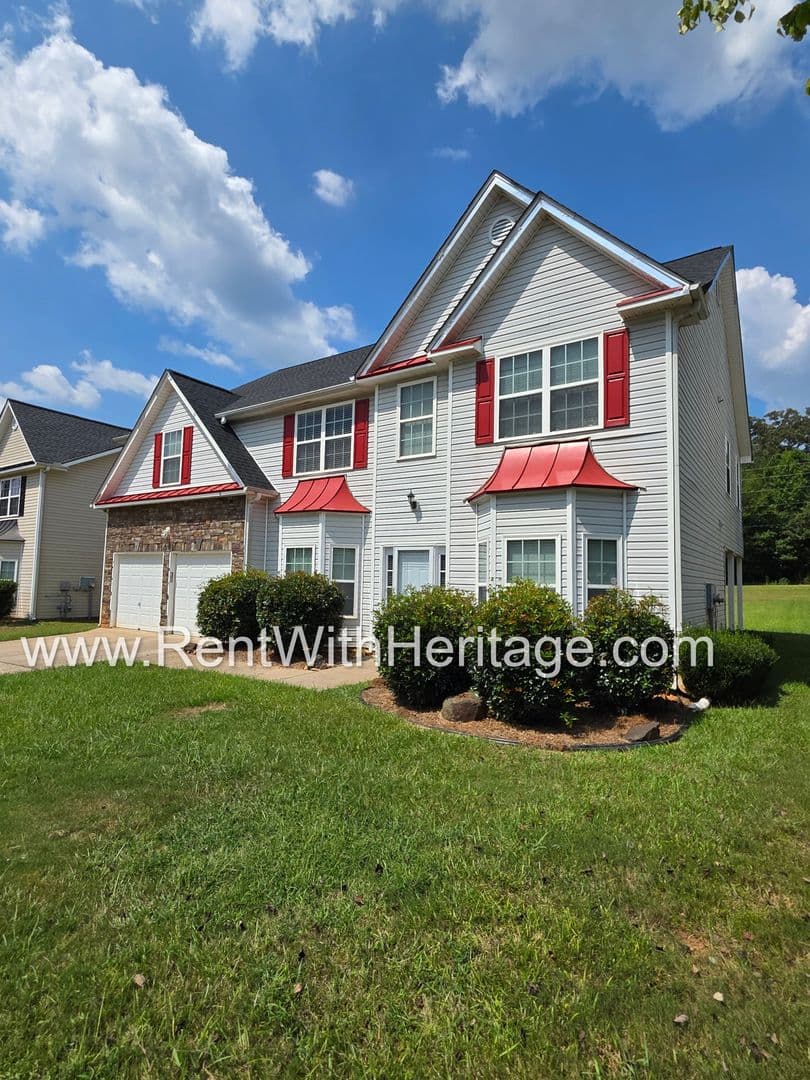 Villa Rica House: 202 Summergate Ln.