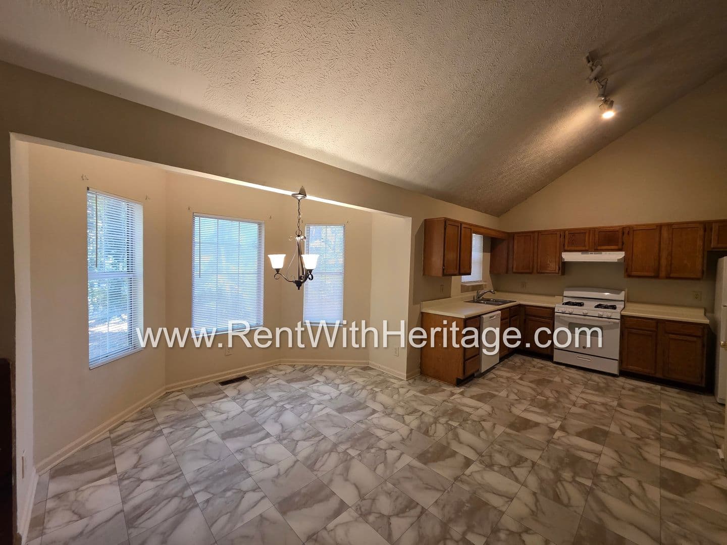 Lithia Springs House: 2120 Windy Oak Ct