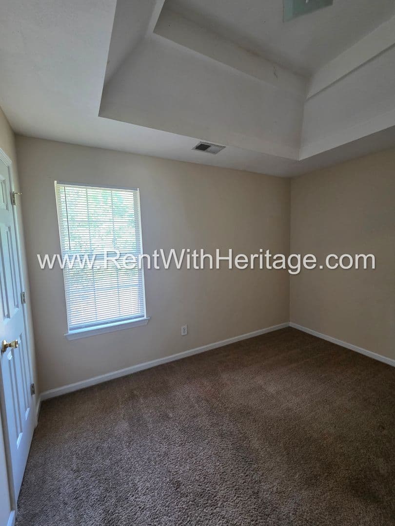 Douglasville House: 6535 Manor Creek Dr