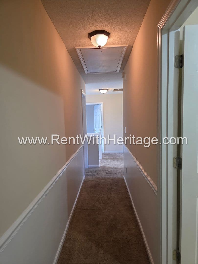 Douglasville House: 6535 Manor Creek Dr