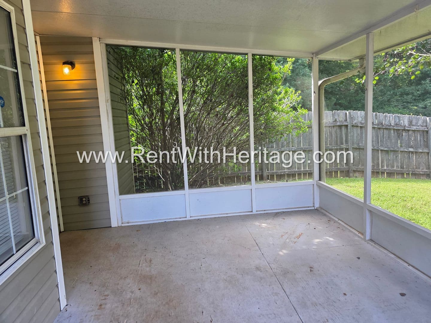 Douglasville House: 6535 Manor Creek Dr