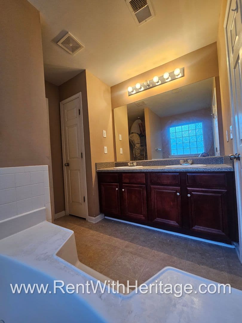Newnan House: 61 Briandwood Dr.