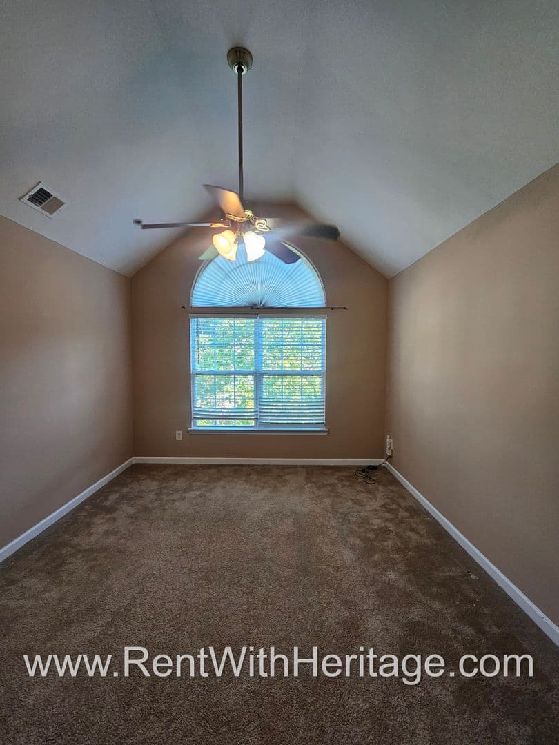 Newnan House: 61 Briandwood Dr.