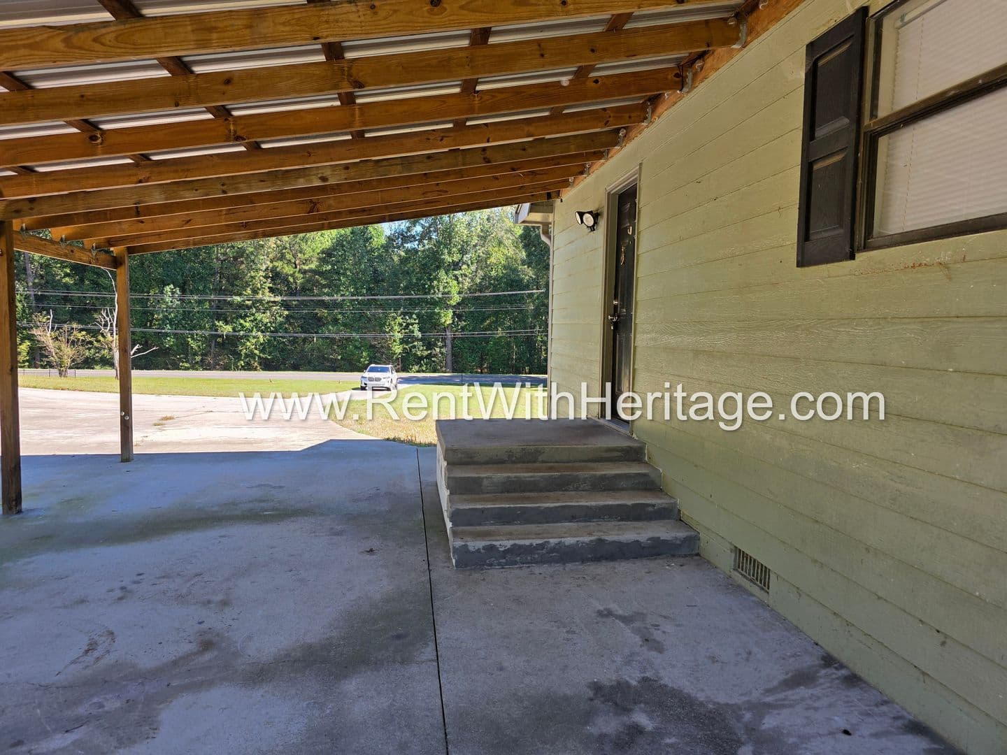 Douglasville House: 1529 S Burnt Hickory Rd.